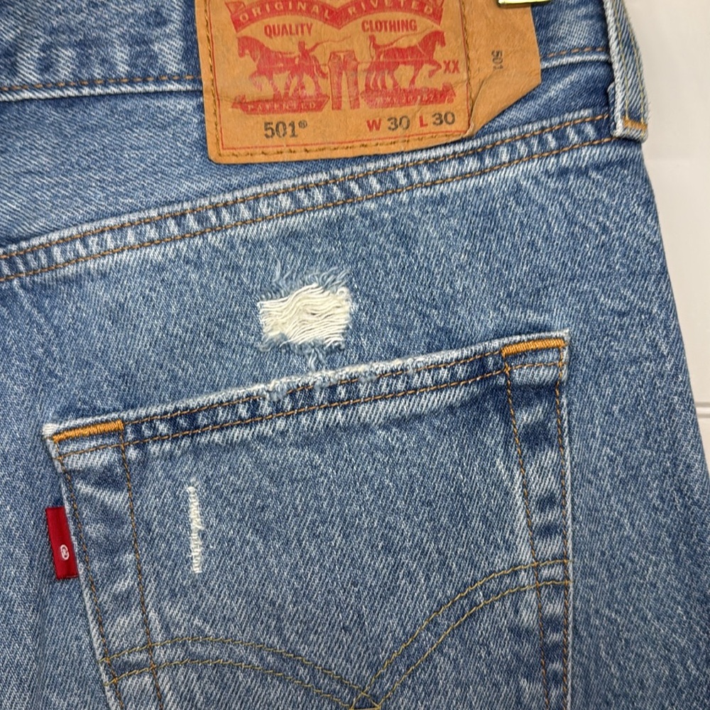 Levi’s Distressed 501s 30 X 30 View 3